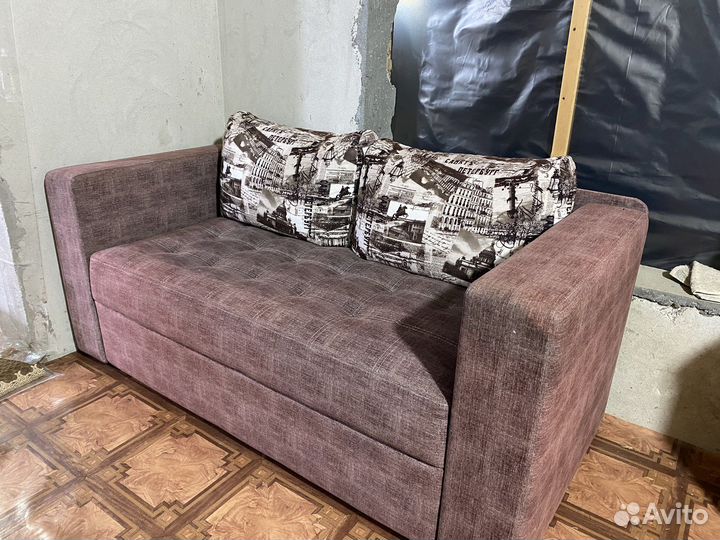 Диван двухместный