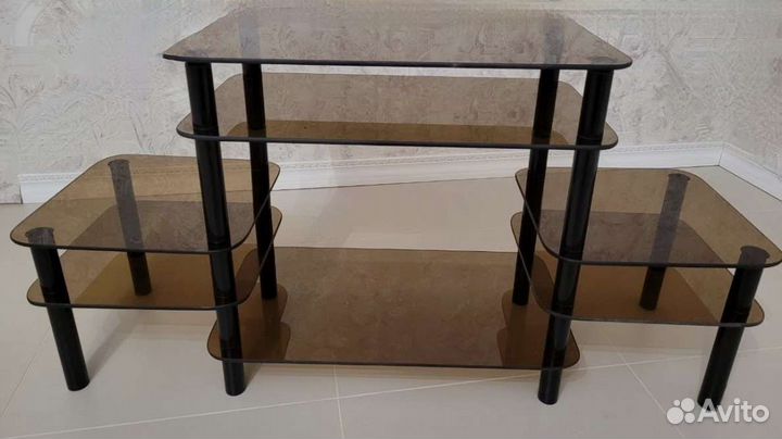 Стеклянная тумба под тв