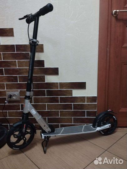 Самокат взрослый с большими колесами