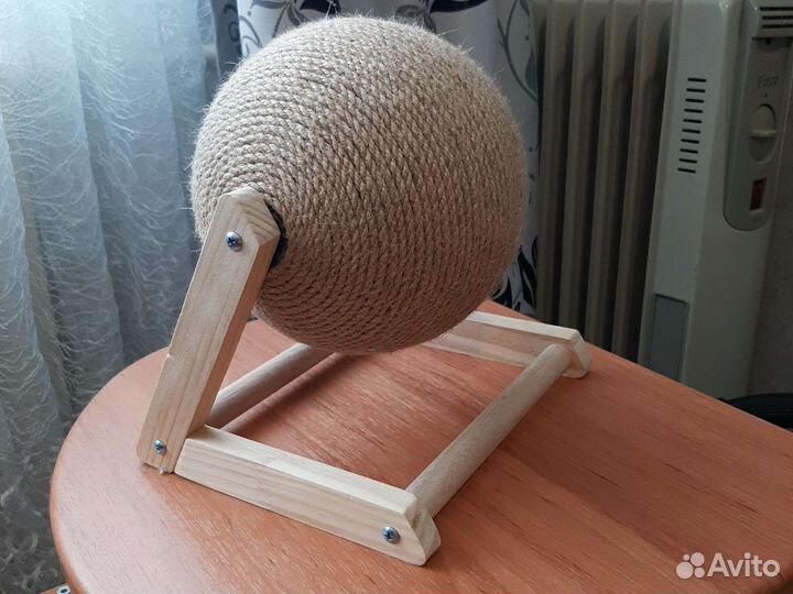 Когтеточка, кормушка