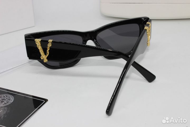 Солнцезащитные очки женские Versace с цепочкой