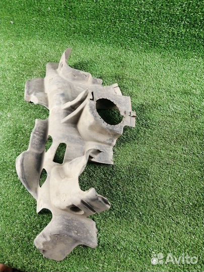 Пыльник переднего подрамника левый Mercedes-Benz