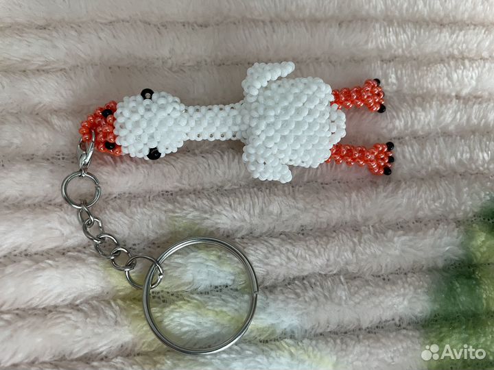 Гусь обнимусь из бисера