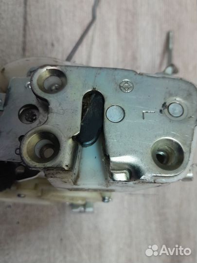 Замок двери задней левой Honda CR-V II (2001—2004)