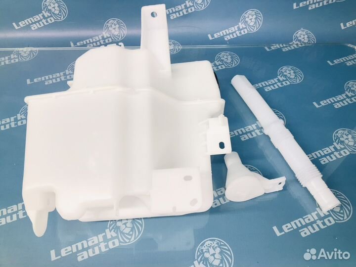 Бачок омывателя лобового стекла Mitsubishi Lancer