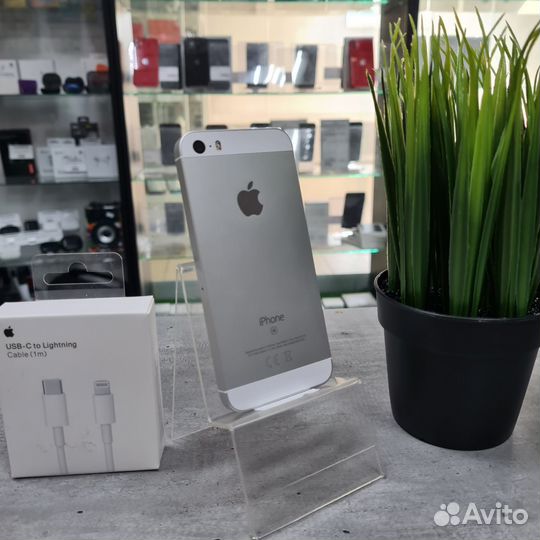 iPhone SE, 32 ГБ