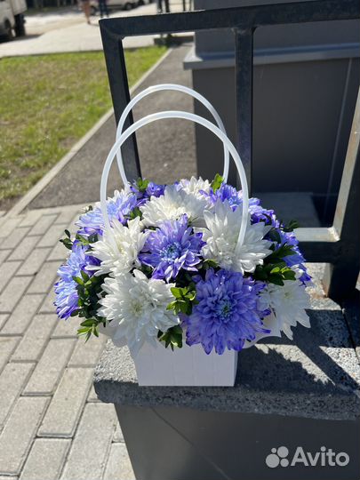 Цветочная композиция на 1 Сентября