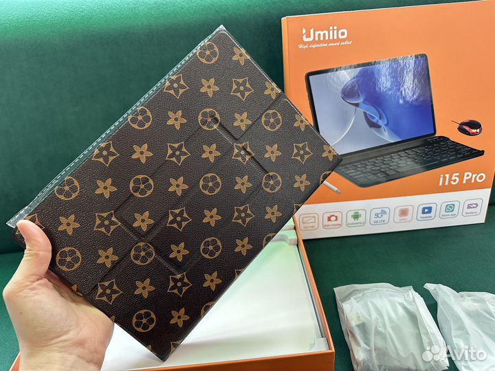 Планшет с клавиатурой и мышкой Umiio i15Pro