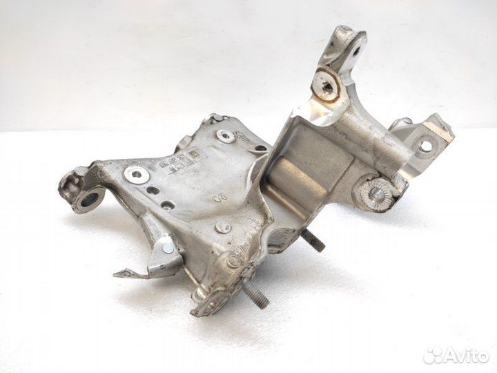 Кронштейн правый Audi Q5 FY 2.0 DET 2019