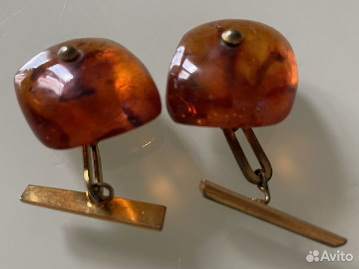 Запонки янтарные родом из Советского Союза