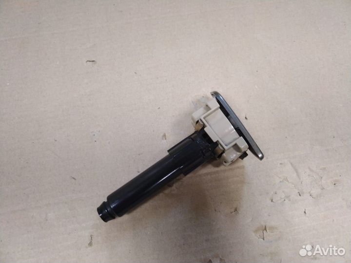 Форсунка омывателя фар правая Toyota Prado 150