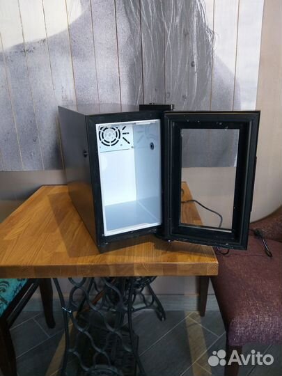 Холодильник для молока в кофейню