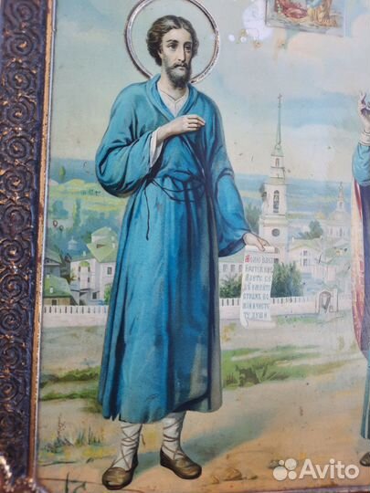 Старинная икона в киоте 