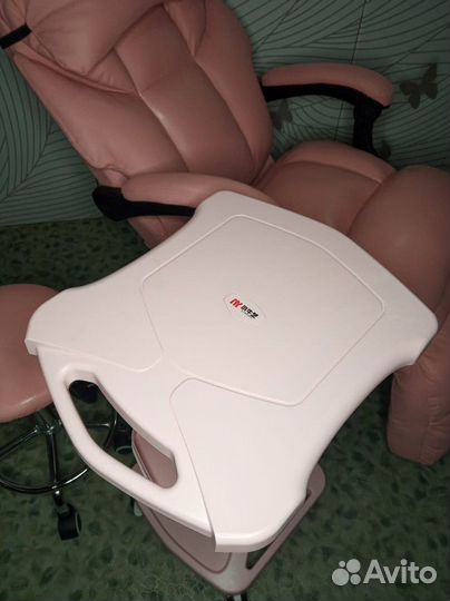 Кушетка космитологическая,тележка космитологическа