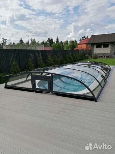 Бассейн с павильоном