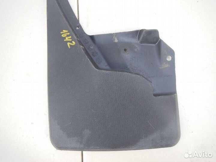 Брызговик передний левый Hummer H3