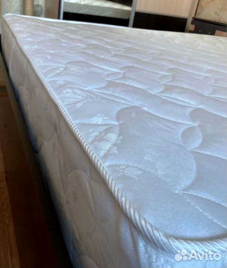 Матрас двуспальный жесткий от фабрики