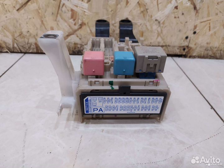 Блок предохронителей в салоне Toyota Corolla e150