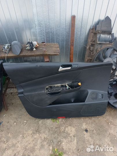 Обшивка двери пассат б6 пепедняя левая и правая
