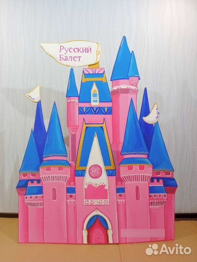 Декорации фотозона для спектакля из картона