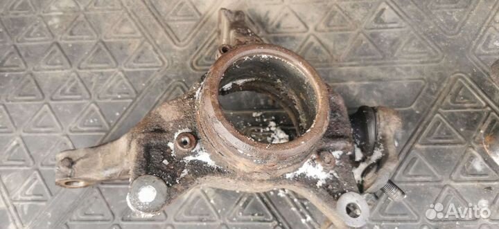 Лексус рх 350. поворотный кулак. до 08 года