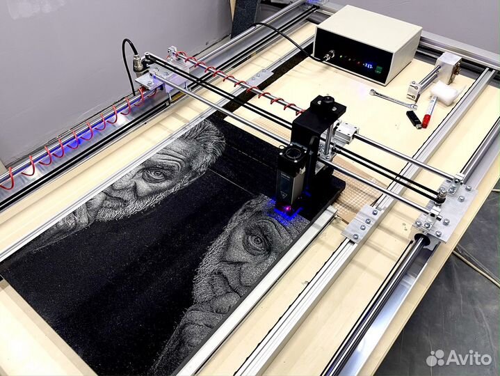 Гравировальный лазерно-ударный станок по камню