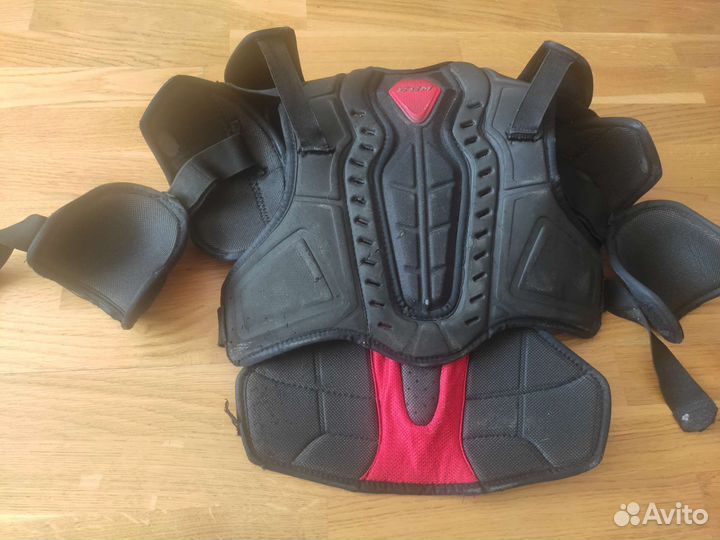 Нагрудник хоккейный ccm Jr L