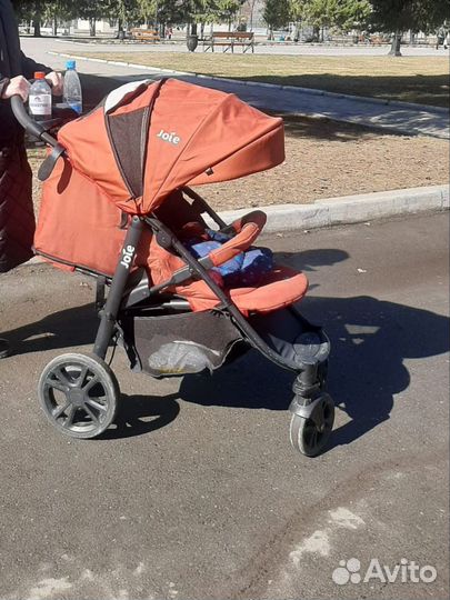 Прогулочная коляска