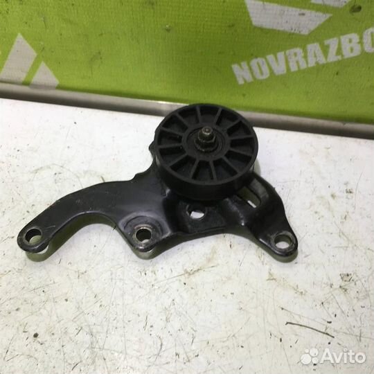 Кронштейн двигателя Тойота Карина Е