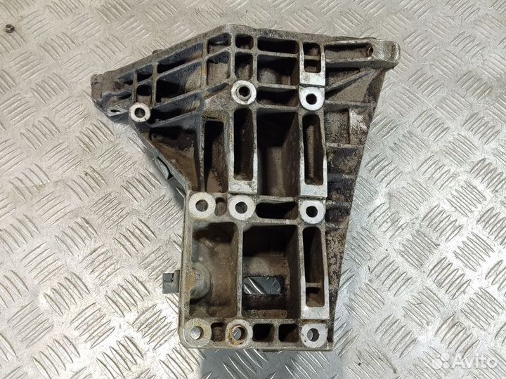 Кронштейн компрессора кондиционера Porsche Cayenne