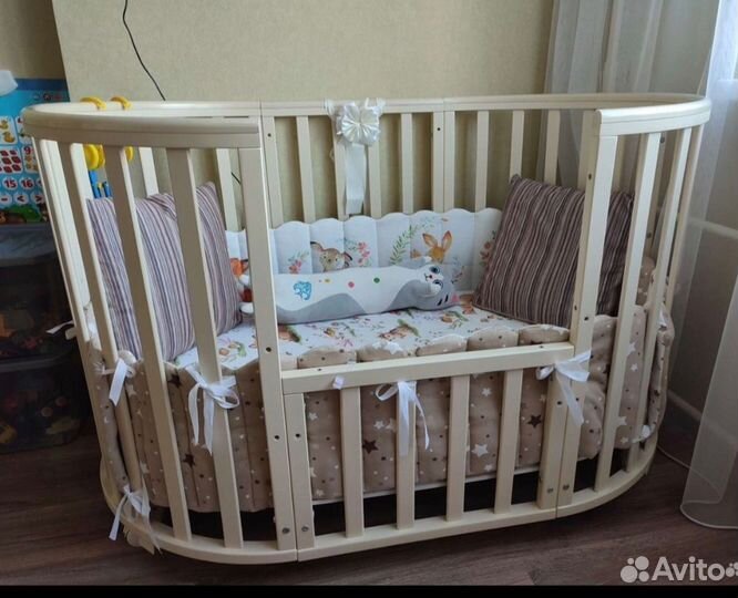 Детская кроватка с маятником круглая