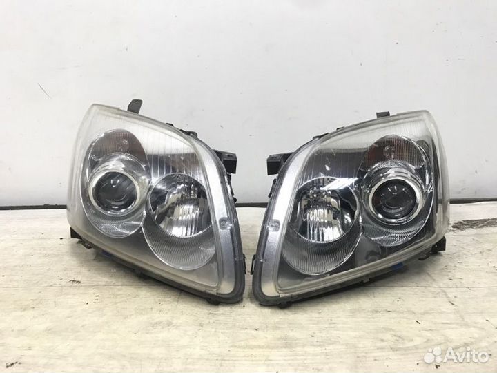 Фара Toyota Avensis T250 2005