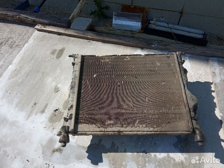 Радиатор в сборе с вентилятором для рено логан 1,4