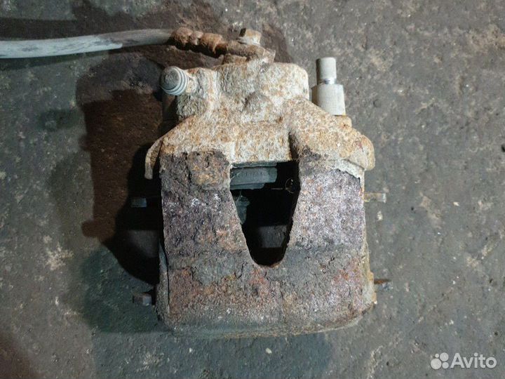 Суппорт передний правый шкода фабия 2