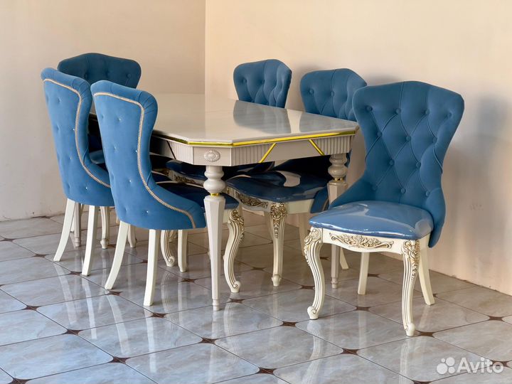 Стол и стулья