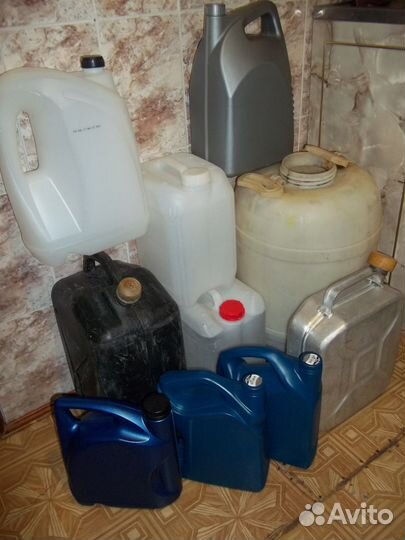 Разные бутылки, графины