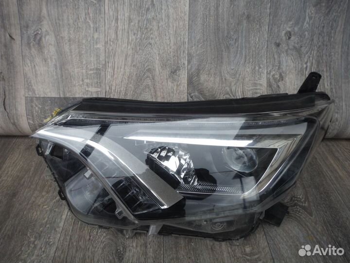 Фара левая №200 Toyota RAV4 XA45 2017