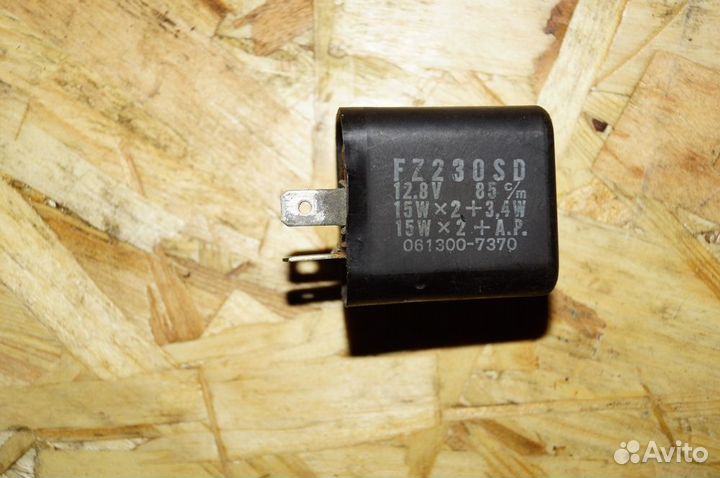 Реле поворотов Yamaha FZR400