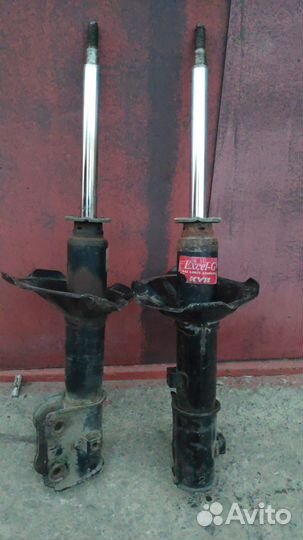 Стойки передние KYB hyundai accent 2 + тагаз