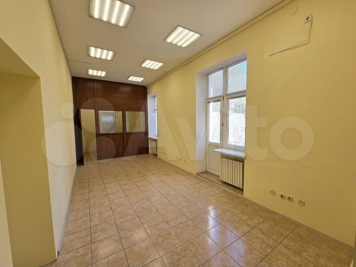 Первая линия - ул. Ленина. Офис или Салон, 70 м²