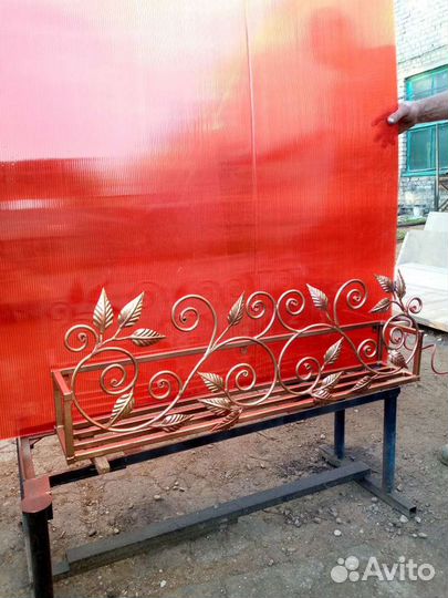 Цветочница кованая