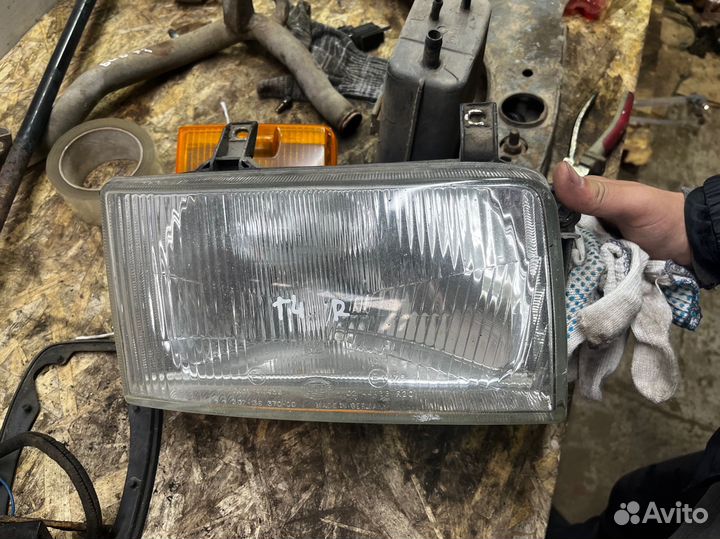 Фара передняя правая Transporter t4 Volkswagen
