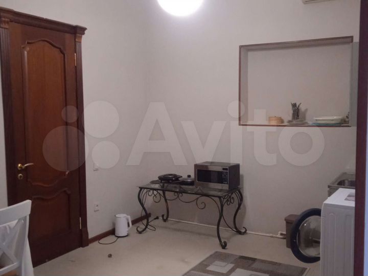 2-к. квартира, 100 м², 1/2 эт.