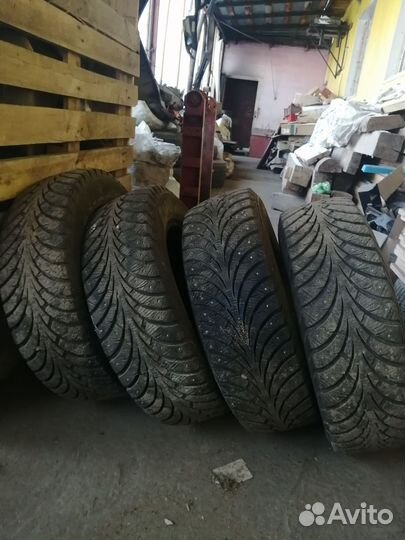 Sava Eskimo Stud 215/65 R16 98T