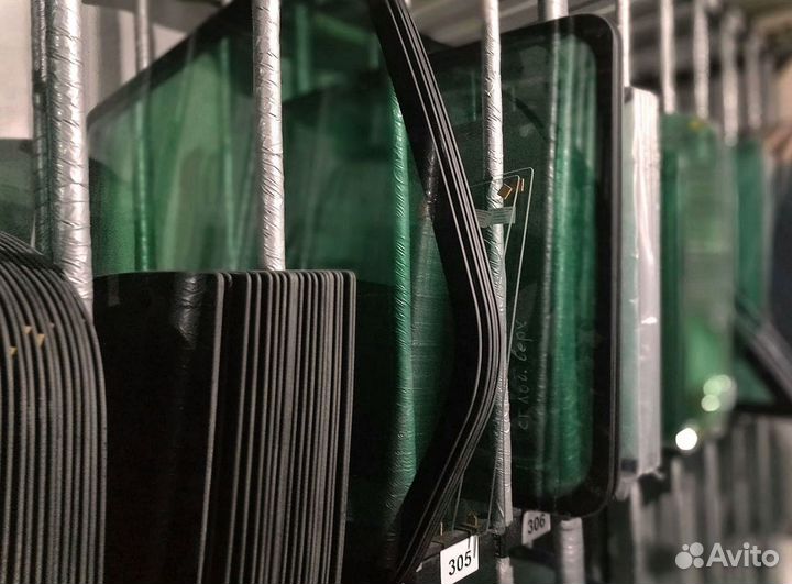 Стекло нижнее (триплекс) для Volvo EW 140 b/460 Bl