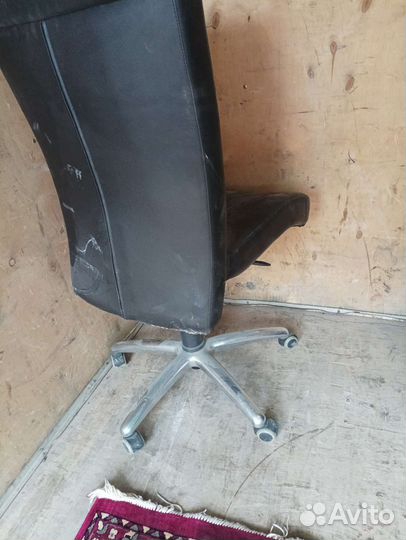 Офисное кресло