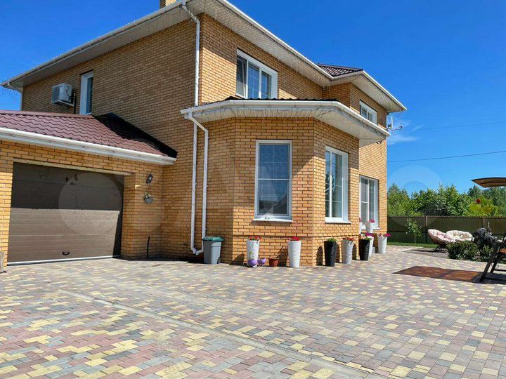 Коттедж 351 м² на участке 12 сот.