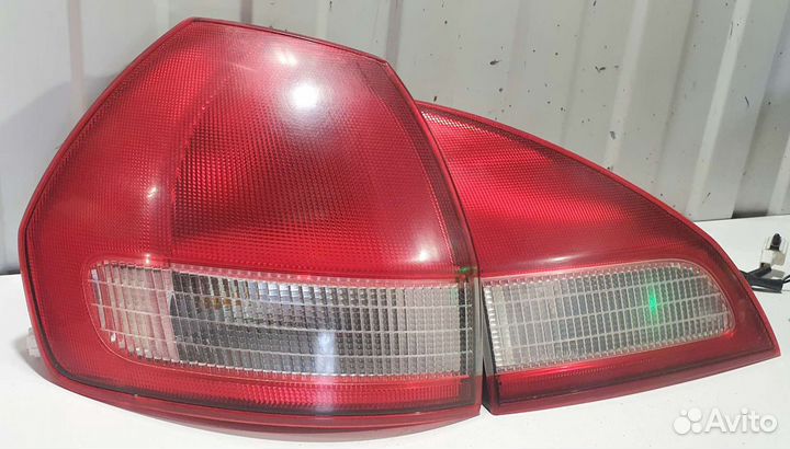 Комплект задних фонарей Nissan Wingroad Y11