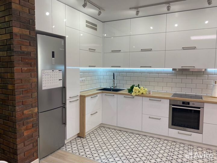 Кухня на заказ с доводчиками