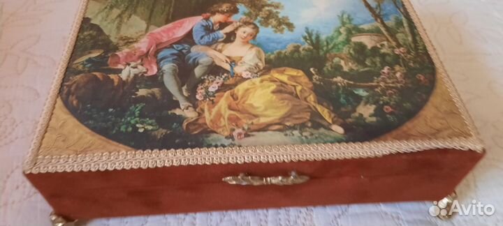 Шкатулка винтажная музыкальная с гобеленом